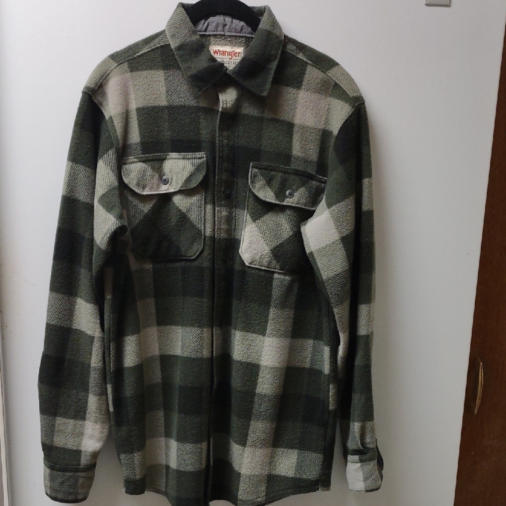 Men's Wrangler Olive and Cream Checkered Shirt Size Small